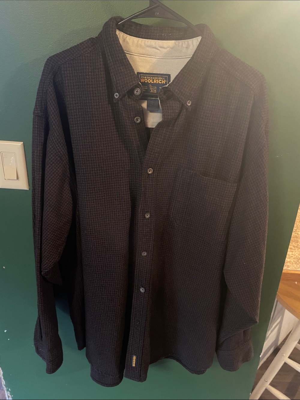 Woolrich Men's Heavy Textured Button-Down Shirt 70% wool Hounds Tooth Print